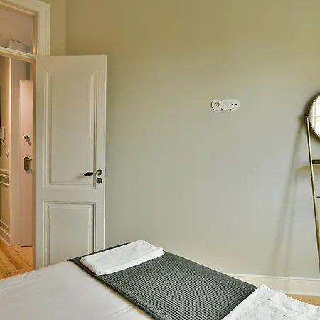 Apartment Arroios Brandneu By Interhome